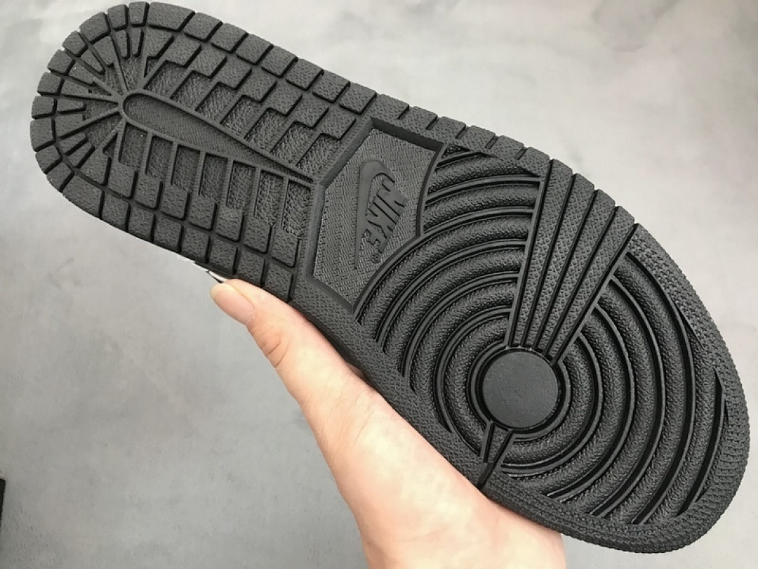 Air Jordan 1 Mid White Shadow 554724-073