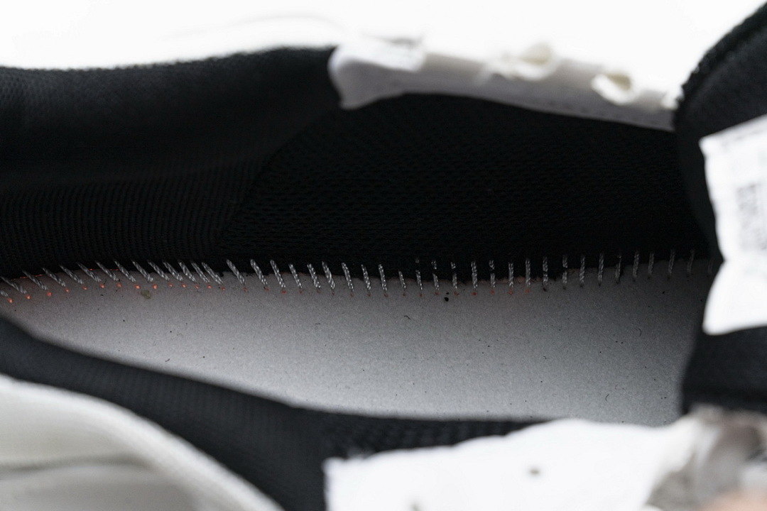  Balenciaga Triple S Milk White Black 0625 W09O1