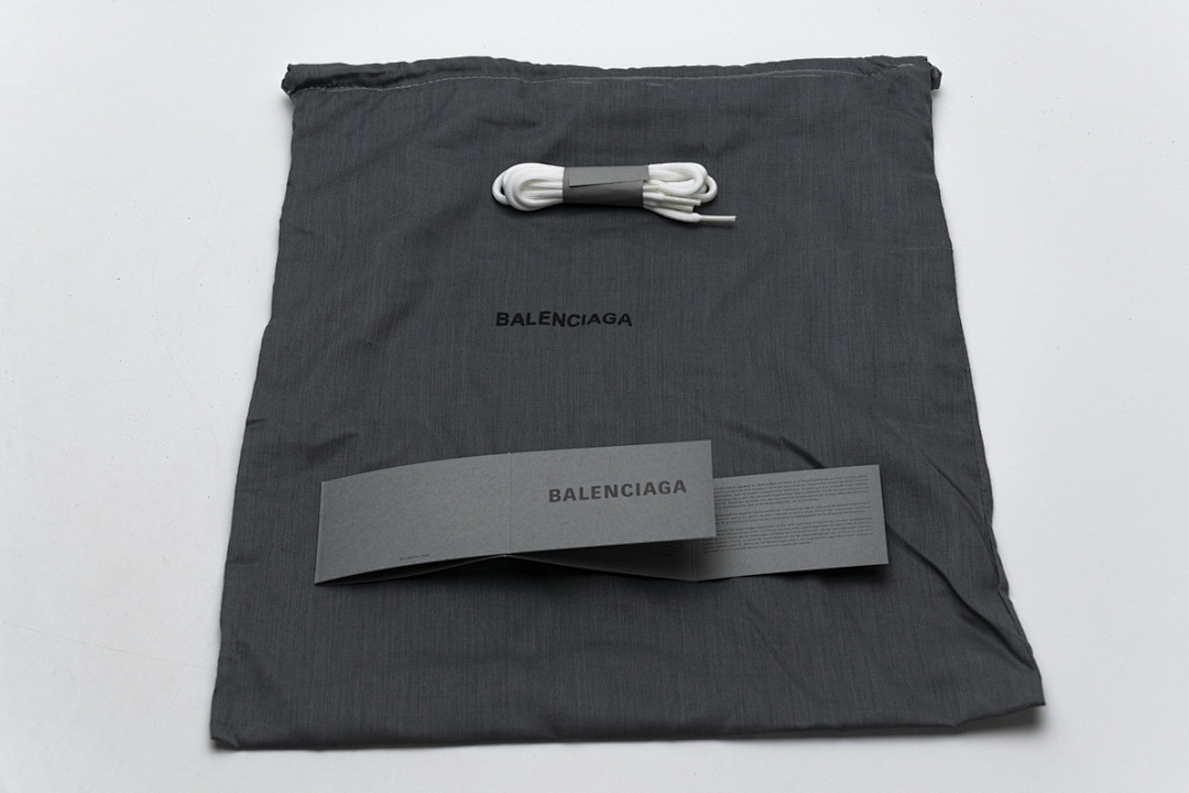  Balenciaga Triple S Milk White Black 0625 W09O1