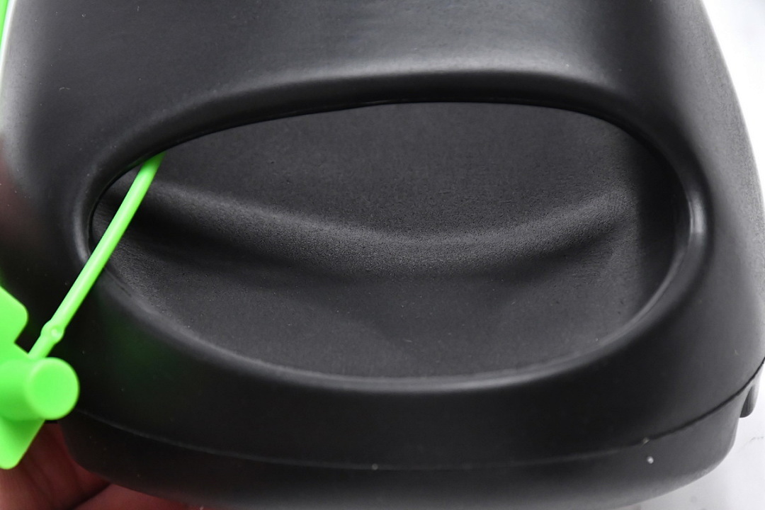  God  Batch    adidas Yeezy Slide Black FX0495