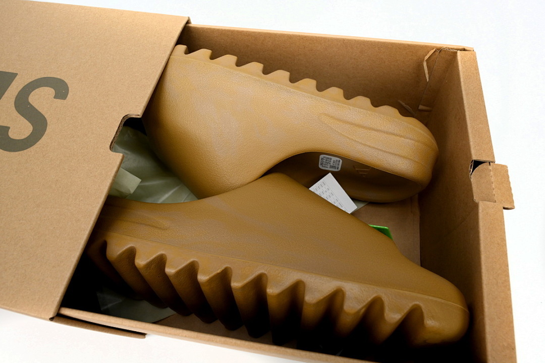  God  Batch   didas Yeezy Slide Ochre  GW1931