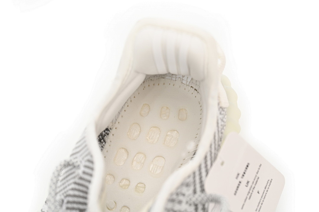  God  Batch adidas Yeezy Boost 350 V2  Static EF2905