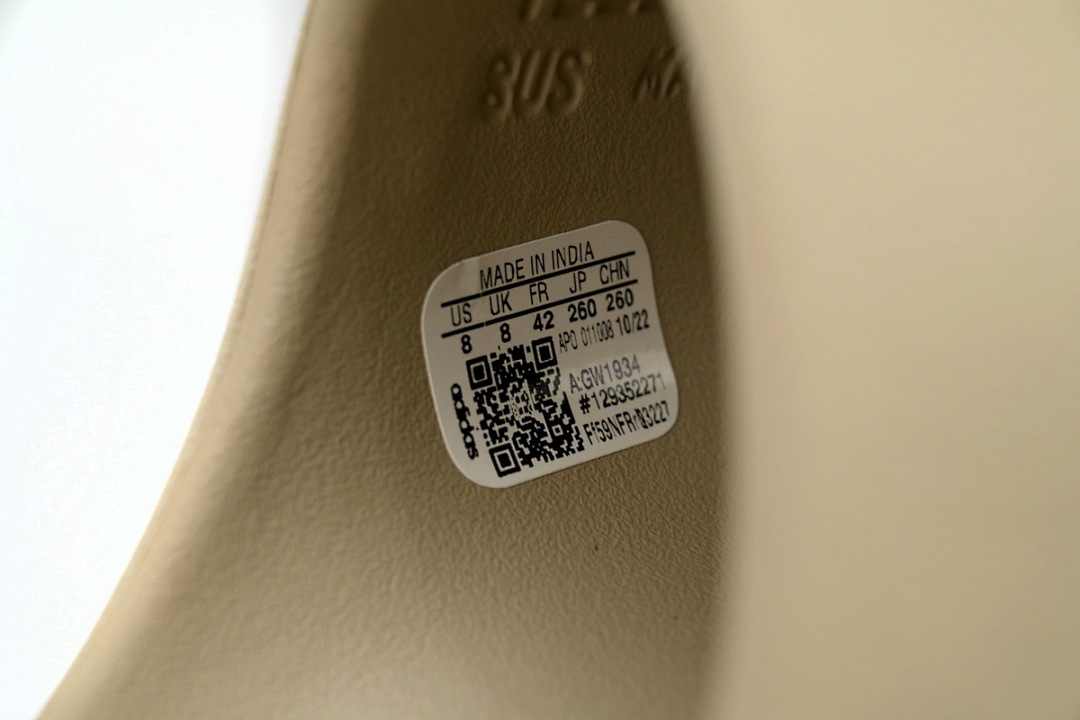   God  Batch  adidas Yeezy Slide Pure GW1934