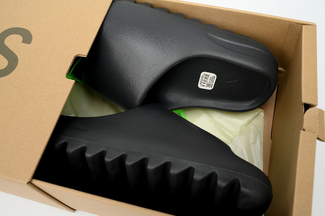 God  Batch   adidas Yeezy Slide Onyx HQ6448
