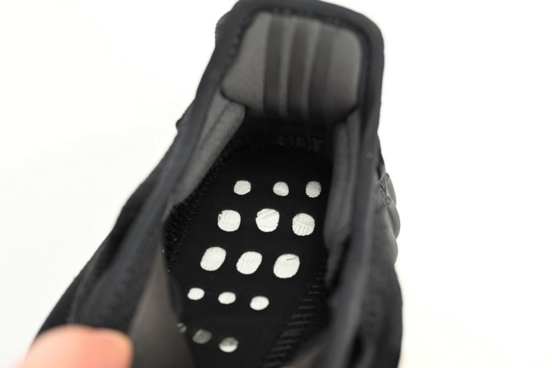 LJR  Batch adidas Yeezy Boost 350 V2  Onyx HQ4540