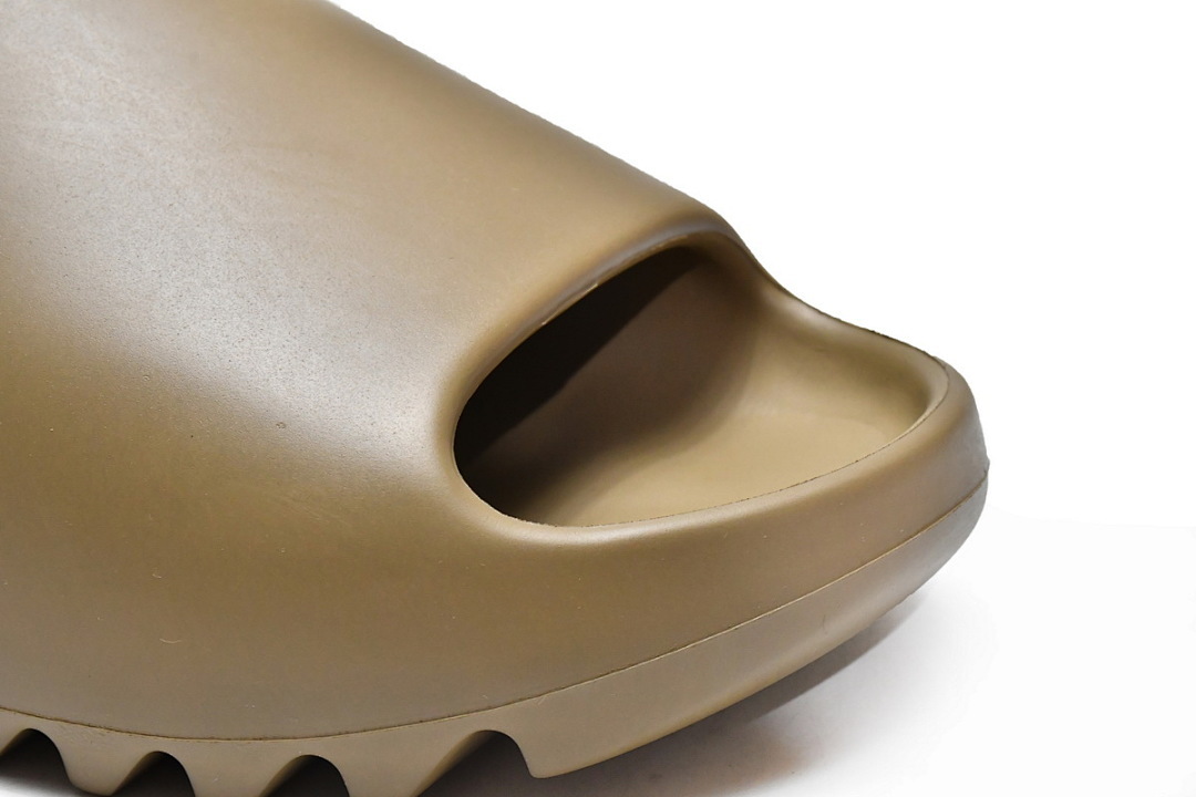  God  Batch  adidas Yeezy Slide CORE  FV8425