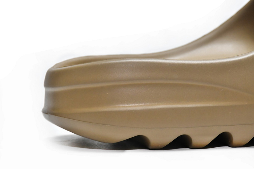  God  Batch  adidas Yeezy Slide CORE  FV8425