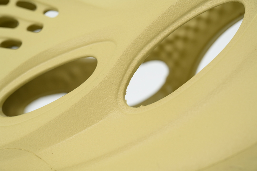  God  Batch  adidas Yeezy Foam Runner Sulfur  GV6775