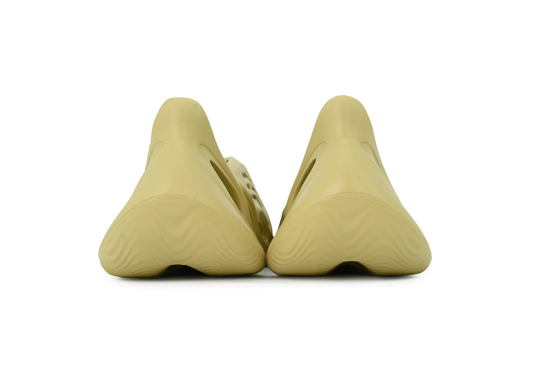  God  Batch  adidas Yeezy Foam Runner Sulfur  GV6775