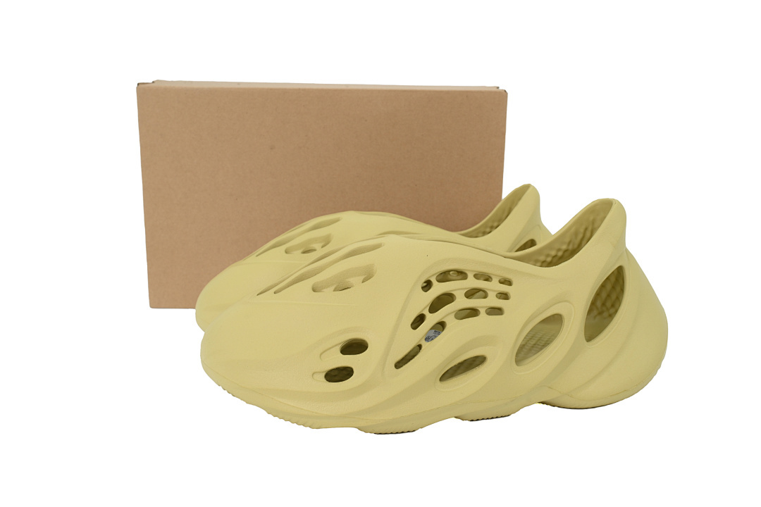  God  Batch  adidas Yeezy Foam Runner Sulfur  GV6775