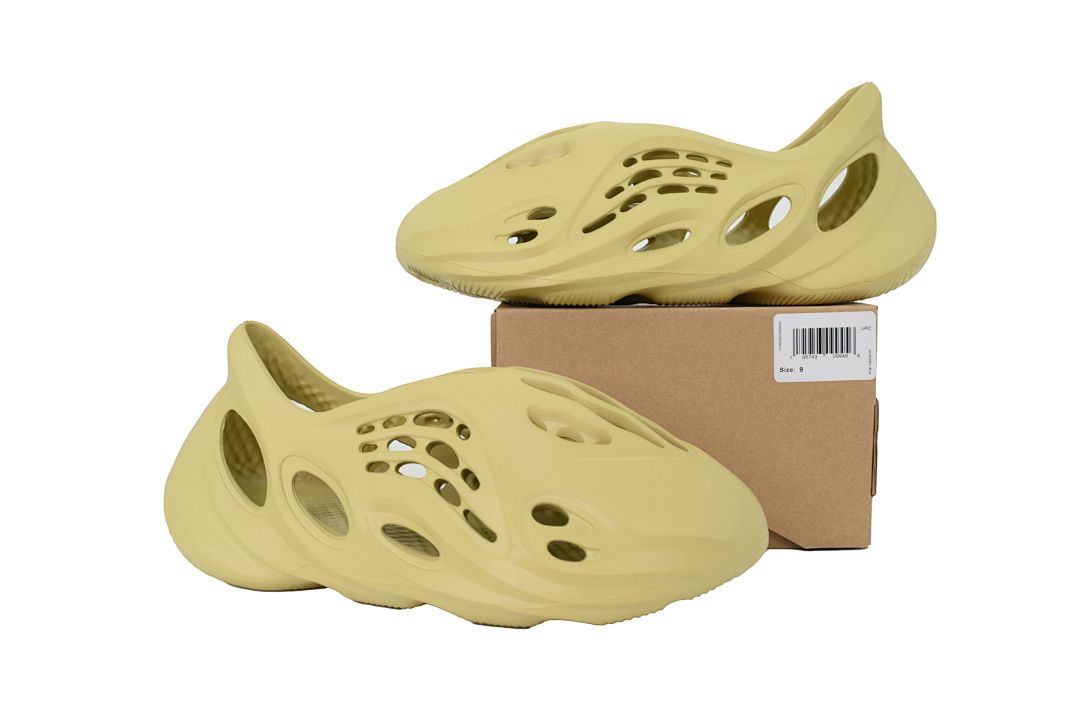  God  Batch  adidas Yeezy Foam Runner Sulfur  GV6775