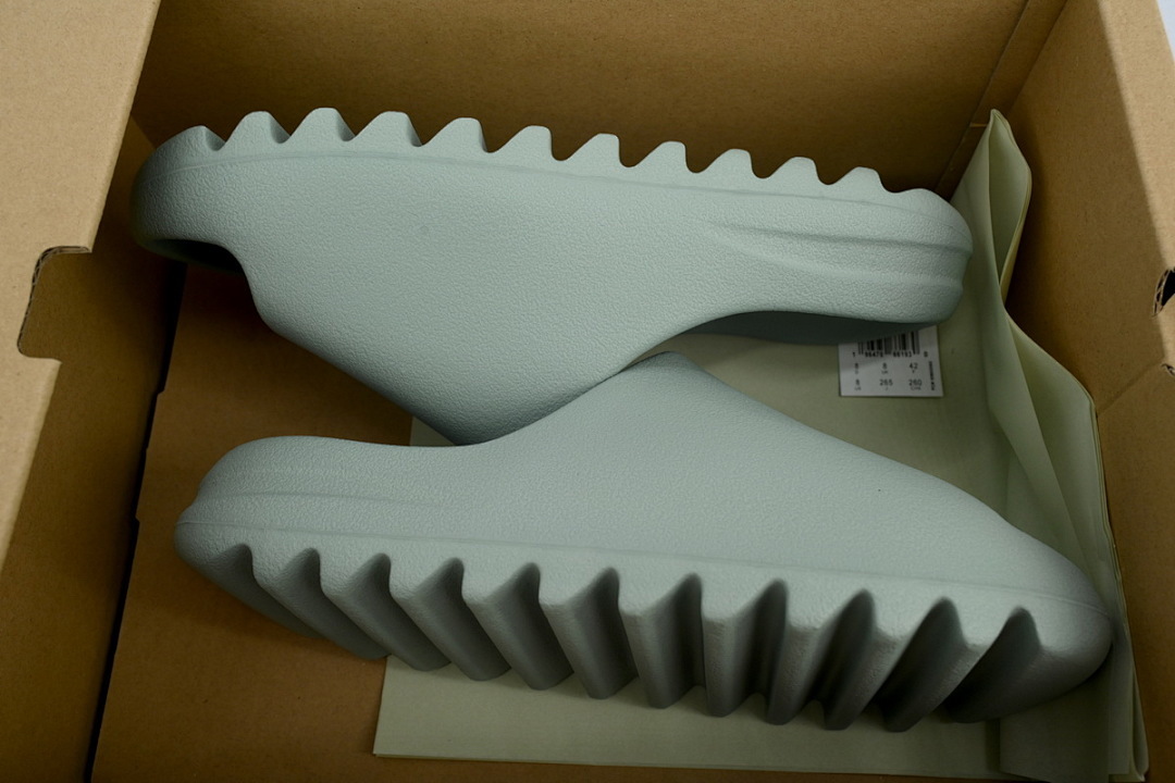  God  Batch  adidas Yeezy Iight Grayish Green  ID5480