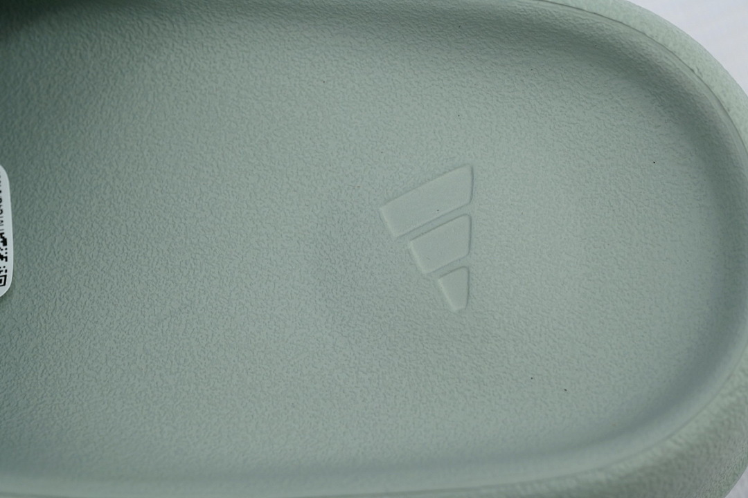  God  Batch  adidas Yeezy Iight Grayish Green  ID5480