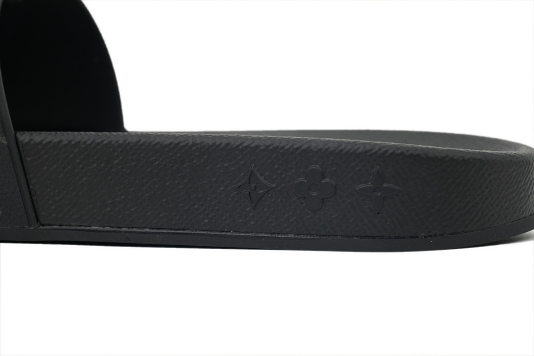  God  Batch  LOUIS VUITTON  Waterfront Black