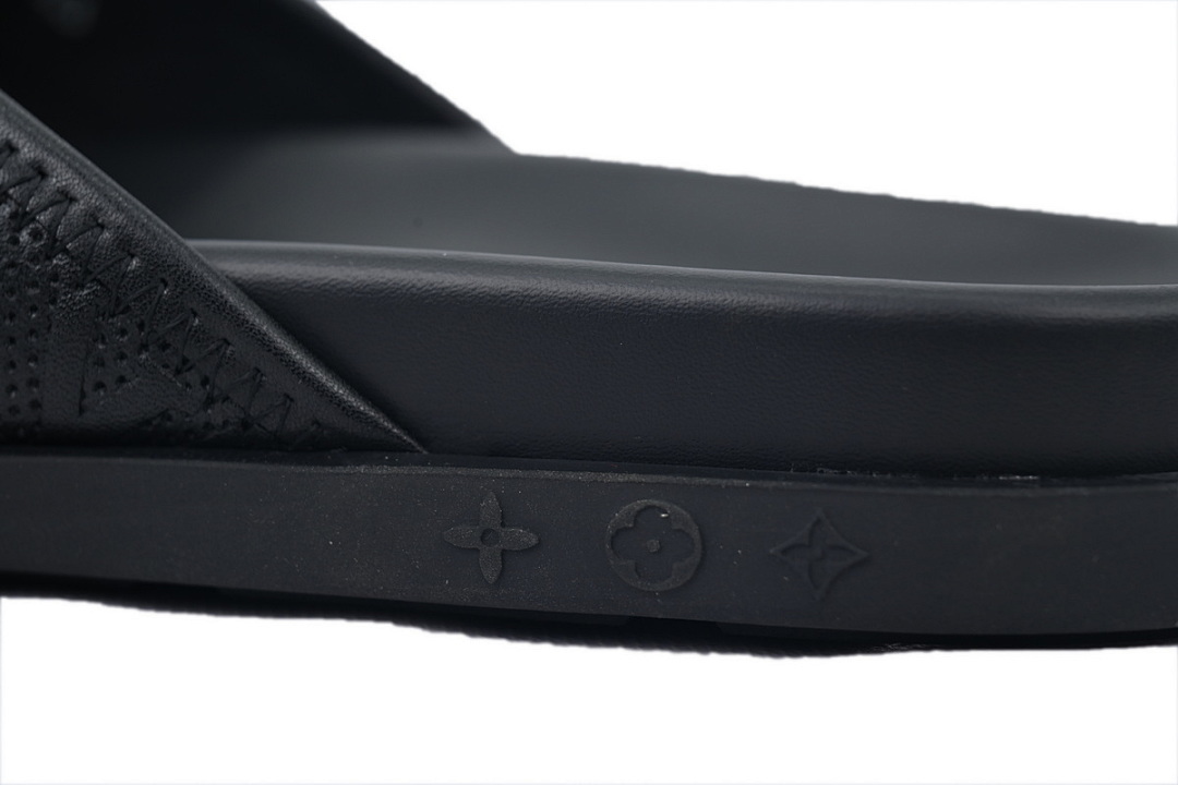  God  Batch  LOUIS VUITTON Net Black