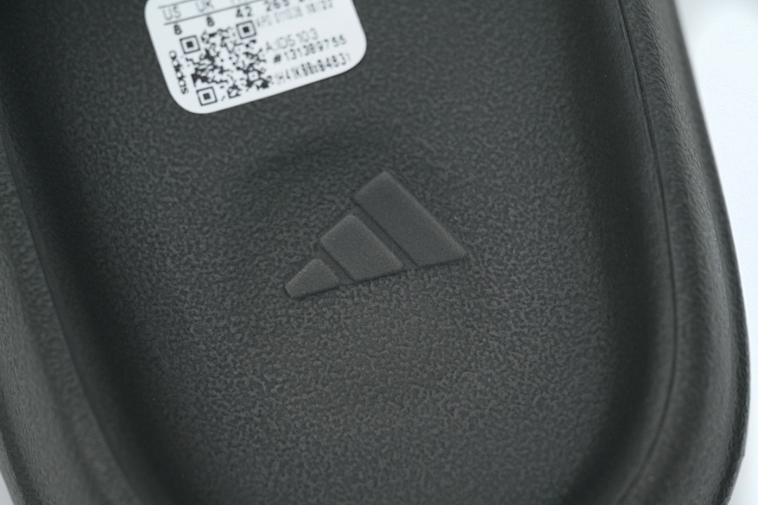 God  Batch  adidas Yeezy Cool Black   ID5103