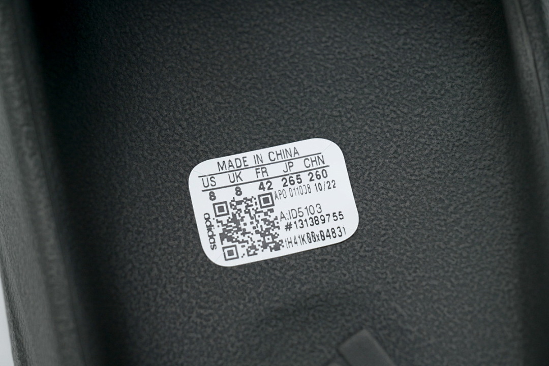 God  Batch  adidas Yeezy Cool Black   ID5103