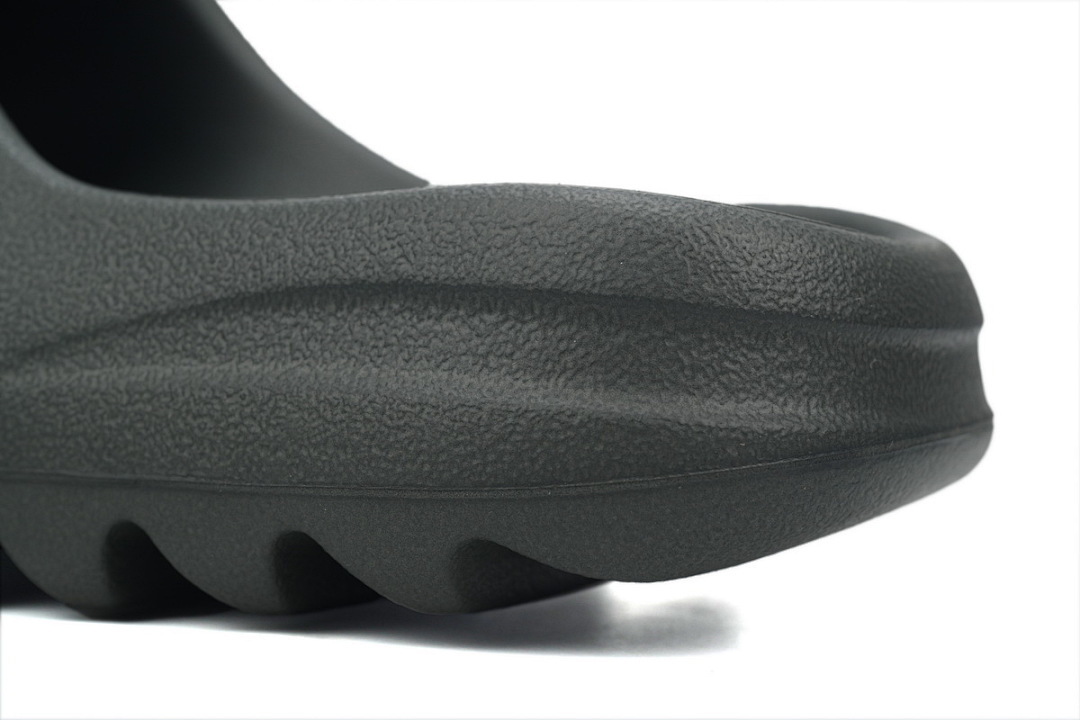 God  Batch  adidas Yeezy Cool Black   ID5103