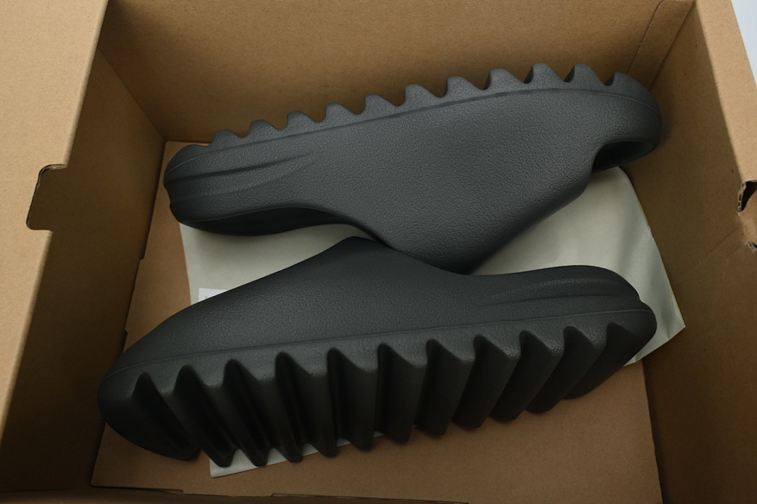 God  Batch  adidas Yeezy Cool Black   ID5103