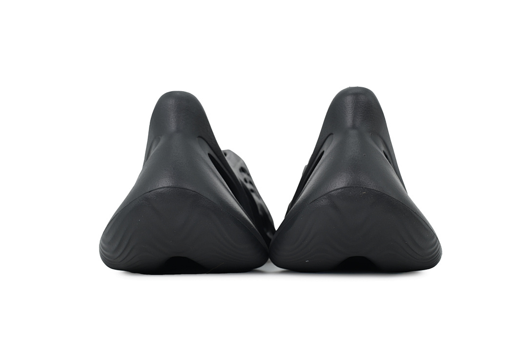 God  Batch  adidas originals Yeezy Foam Runner Onyx HP8739