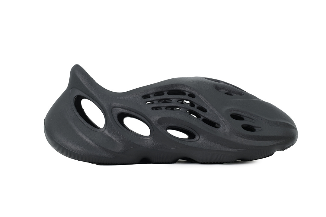 God  Batch  adidas originals Yeezy Foam Runner Onyx HP8739