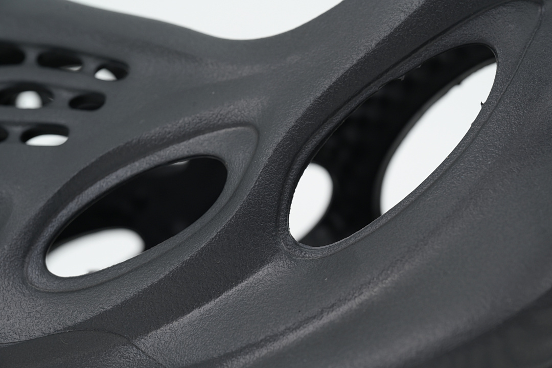 God  Batch  adidas originals Yeezy Foam Runner Onyx HP8739