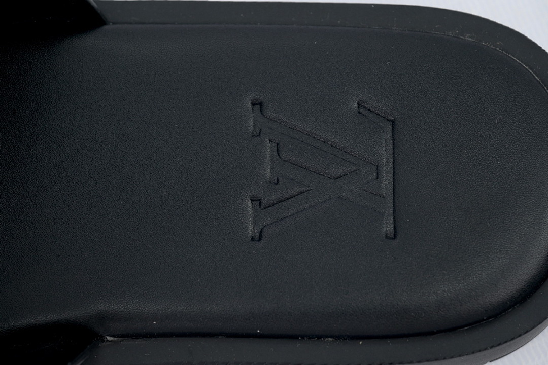 God  Batch LOUIS VUITTON Oasis Black And White Check