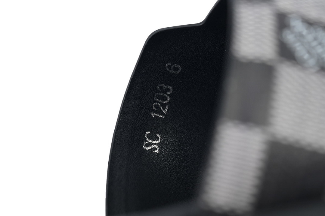 God  Batch LOUIS VUITTON Oasis Black And White Check