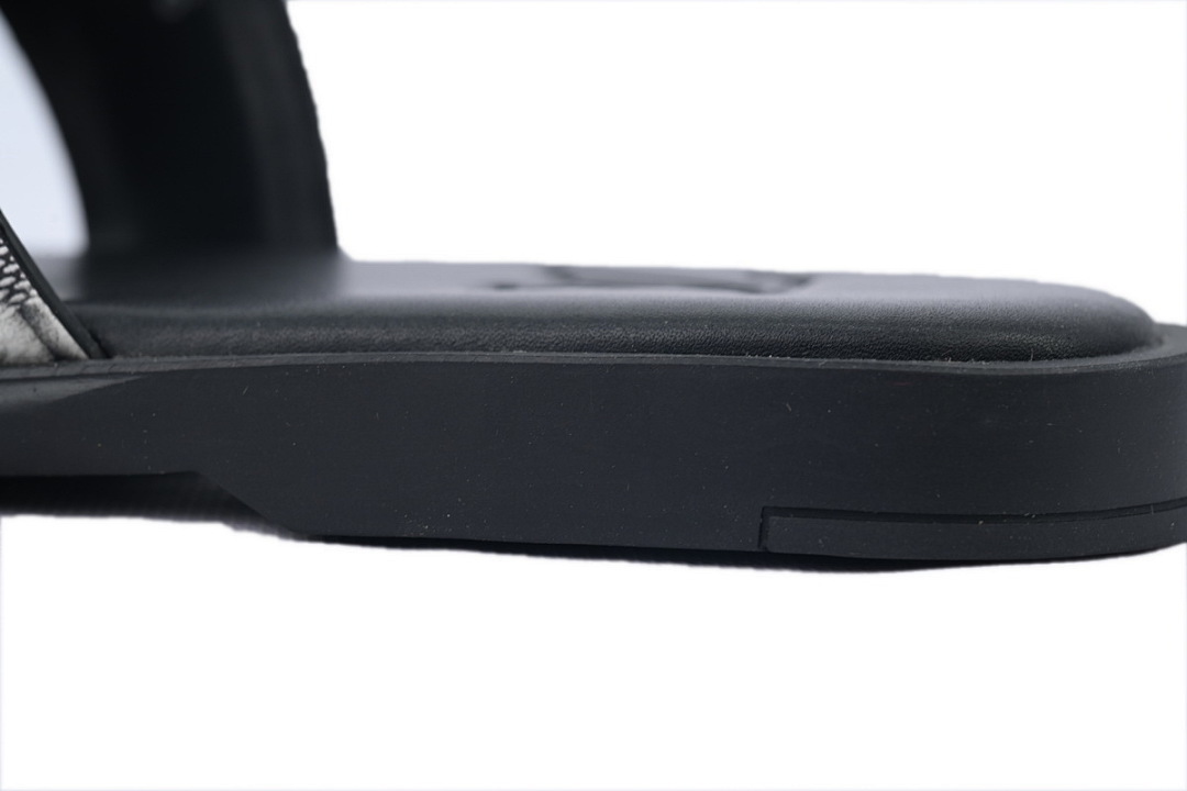 God  Batch LOUIS VUITTON Oasis Black And White Check