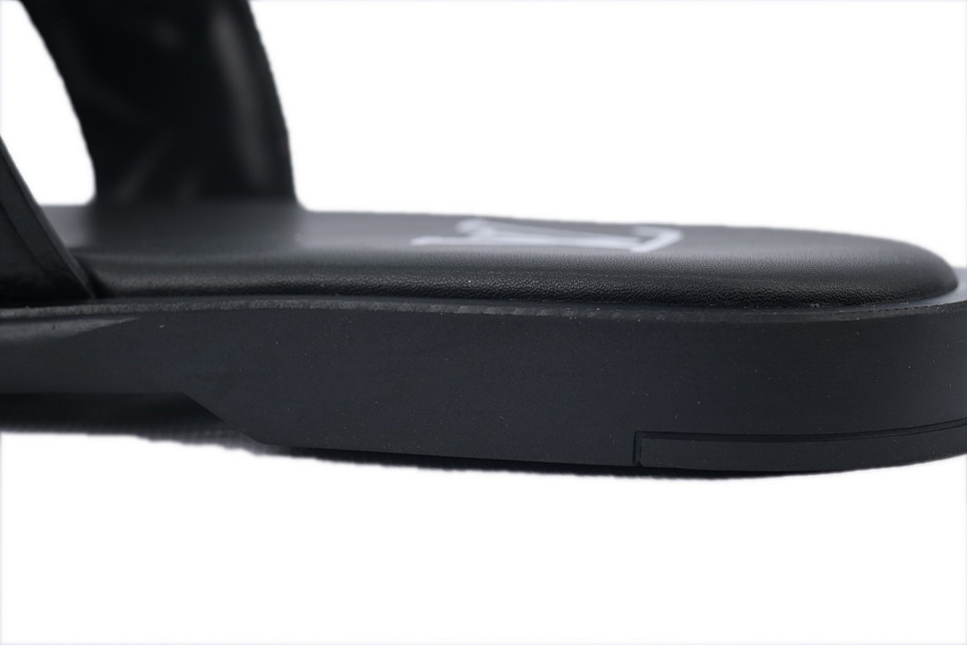 God  Batch  LOUIS VUITTON Oasis Black Embossing