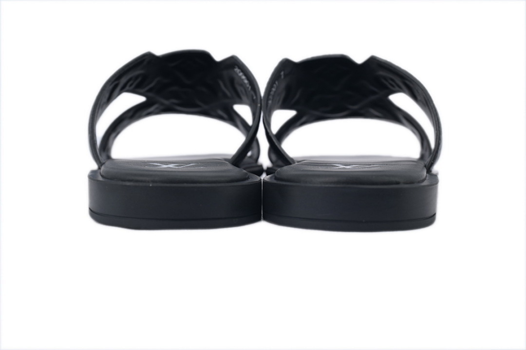 God  Batch  LOUIS VUITTON Oasis Black Embossing