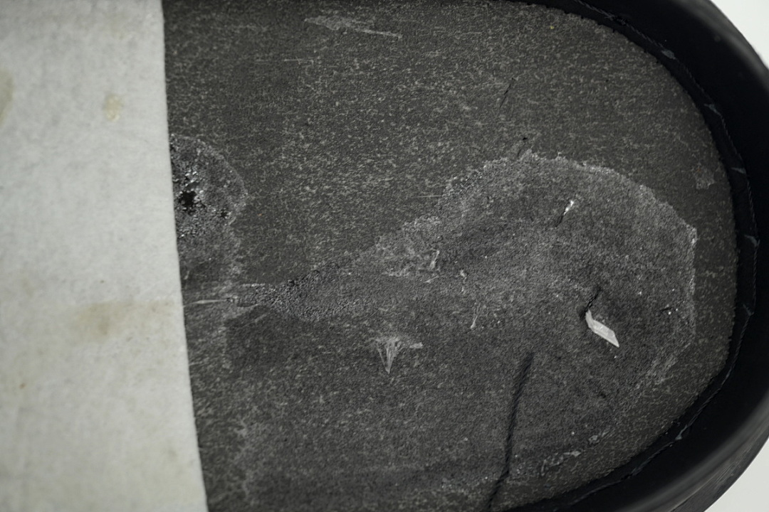 God  Batch  LOUIS VUITTON   Black