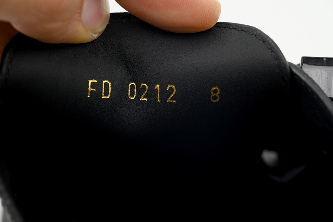 God  Batch  LOUIS VUITTON   Black