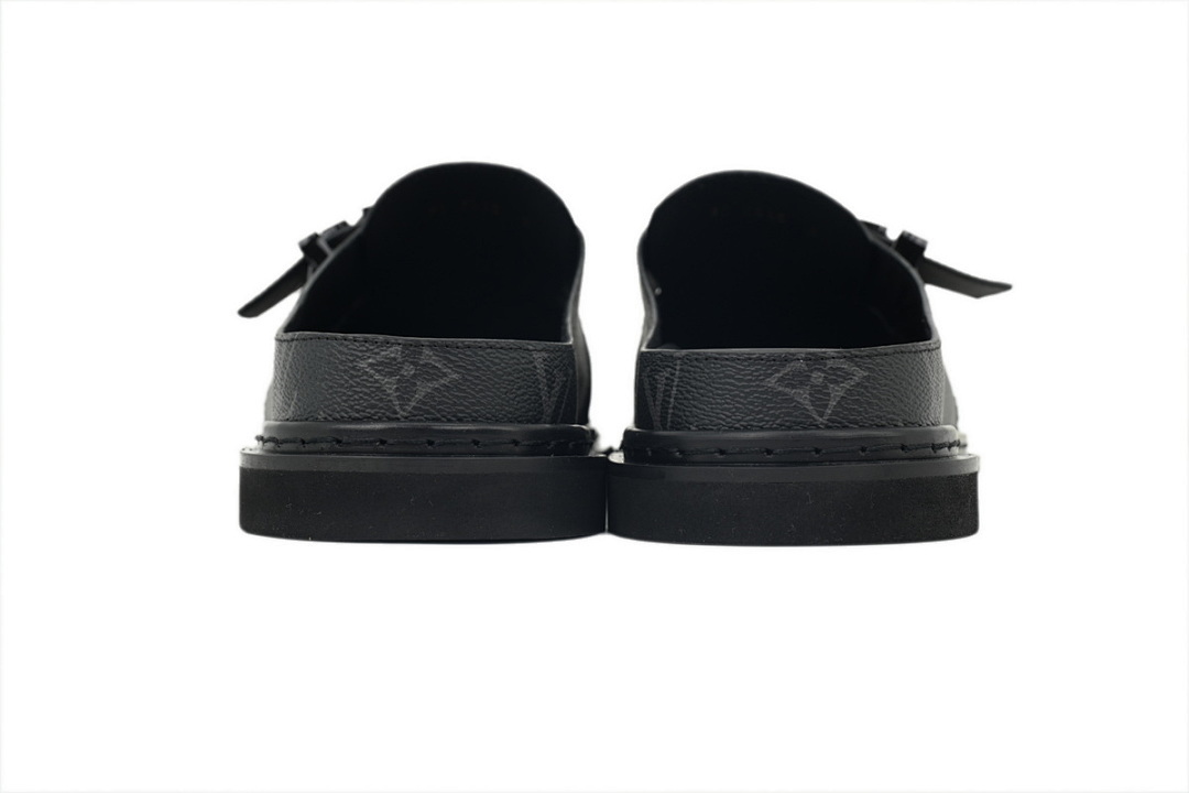God  Batch  LOUIS VUITTON   Black
