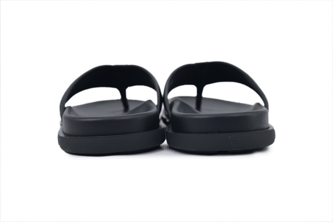 God  Batch  LOUIS VUITTON  Black Skin