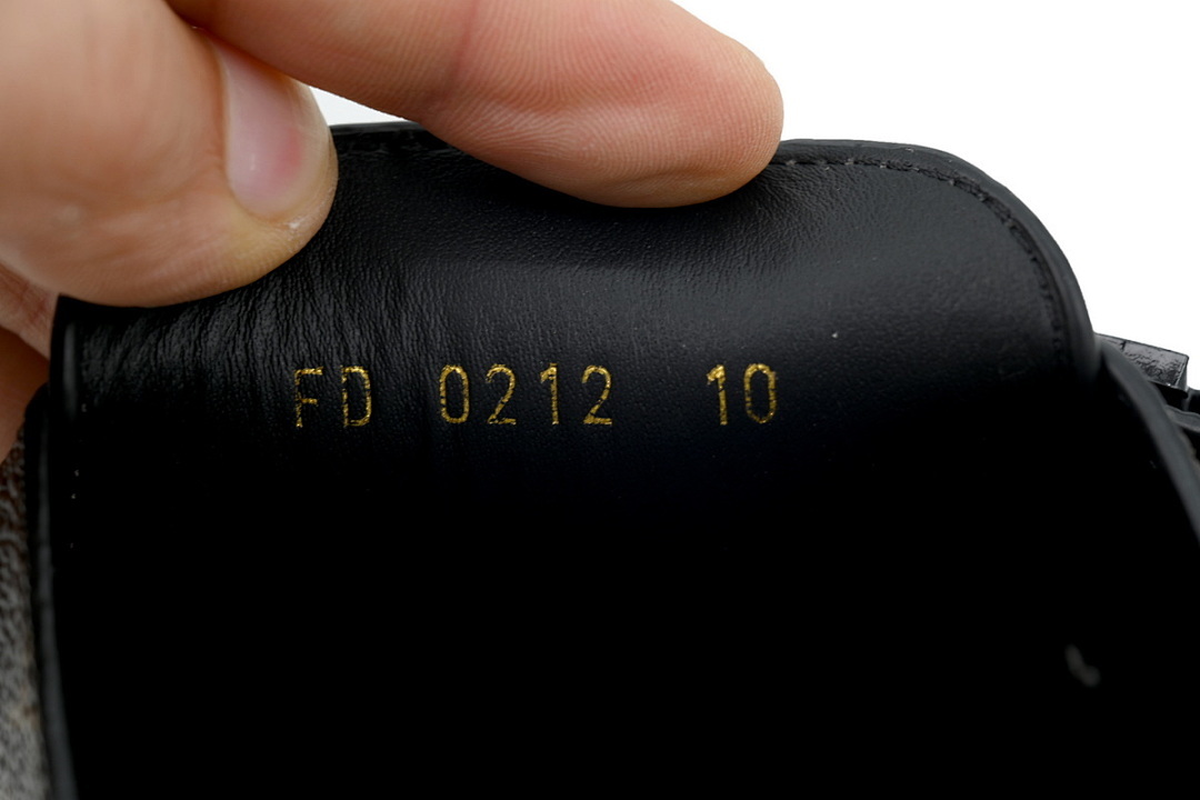 God  Batch  LOUIS VUITTON  Easy Brown