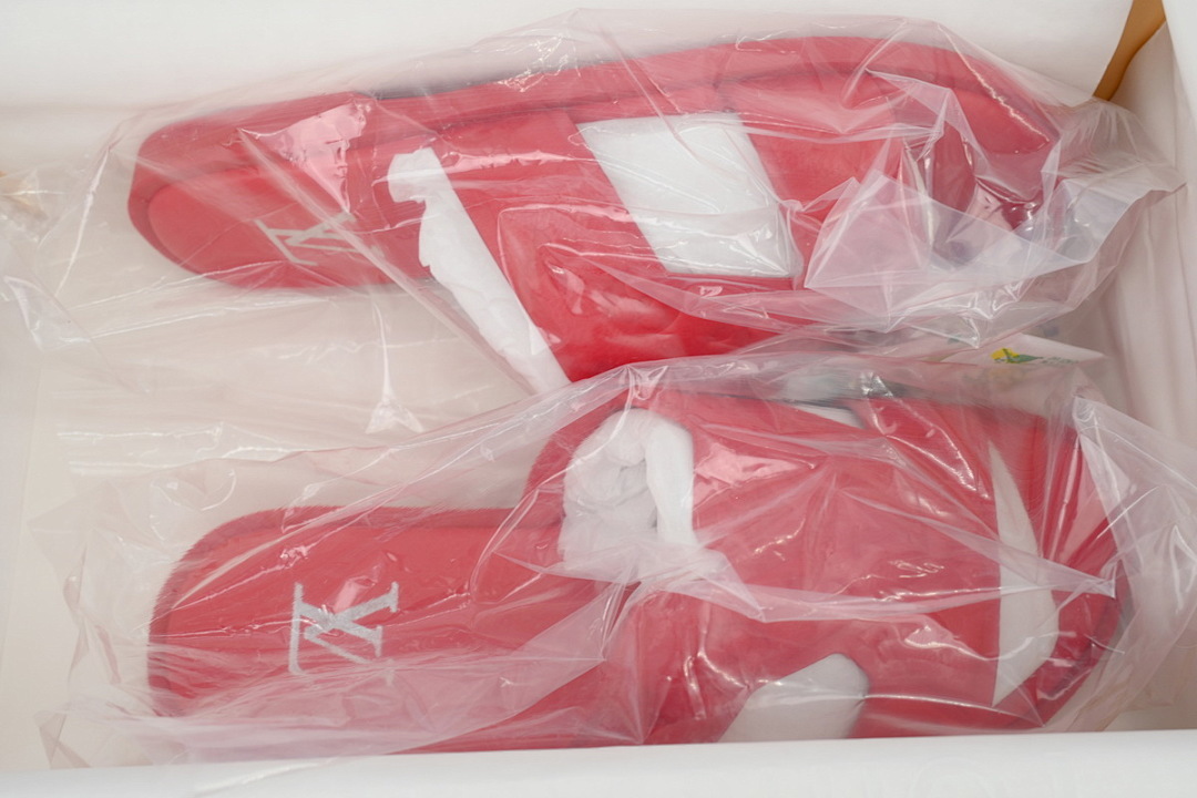 God  Batch  LOUIS VUITTON Oasis Red Embossing