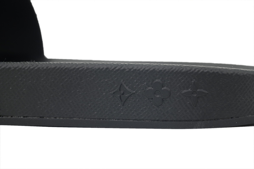 God  Batch  LOUIS VUITTON Waterfront Brown