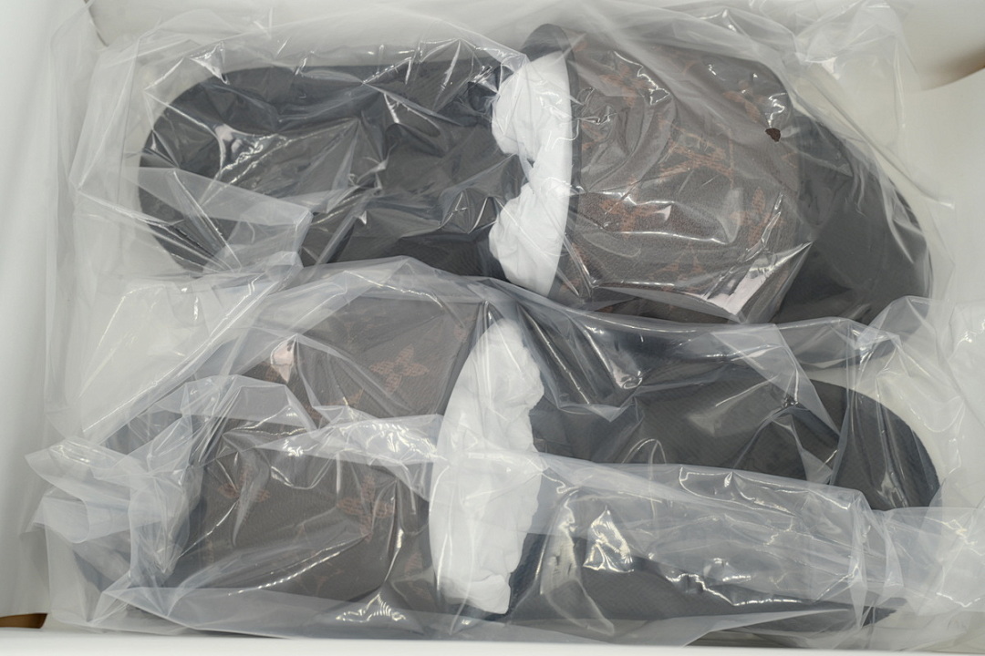 God  Batch  LOUIS VUITTON Waterfront Brown