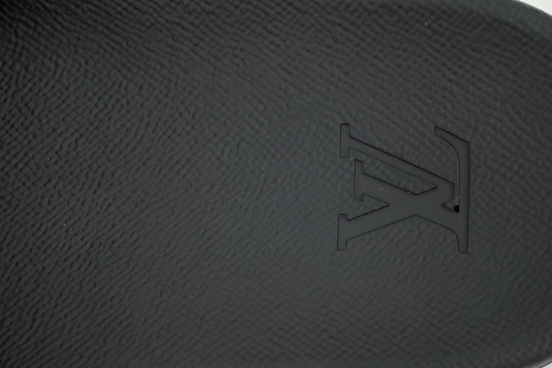 God  Batch  LOUIS VUITTON Waterfront Brown