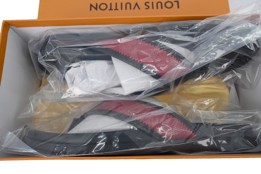 God  Batch LOUIS VUITTON Black And Red On The Internet