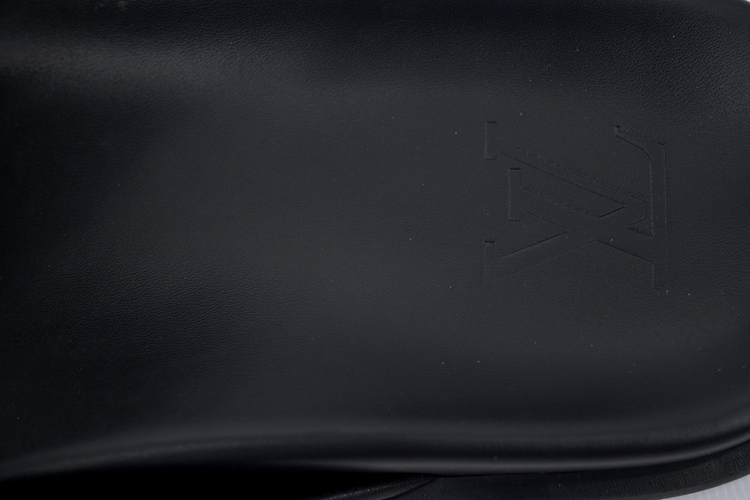 God  Batch LOUIS VUITTON Black And Red On The Internet