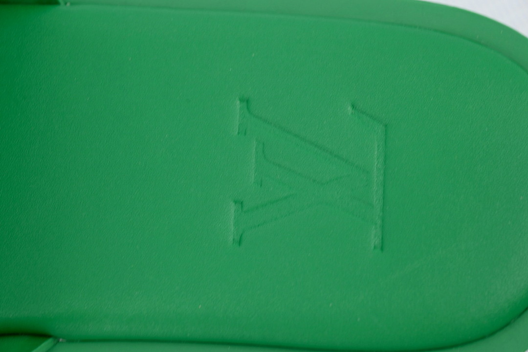 God  Batch LOUIS VUITTON Oasis Green Grid