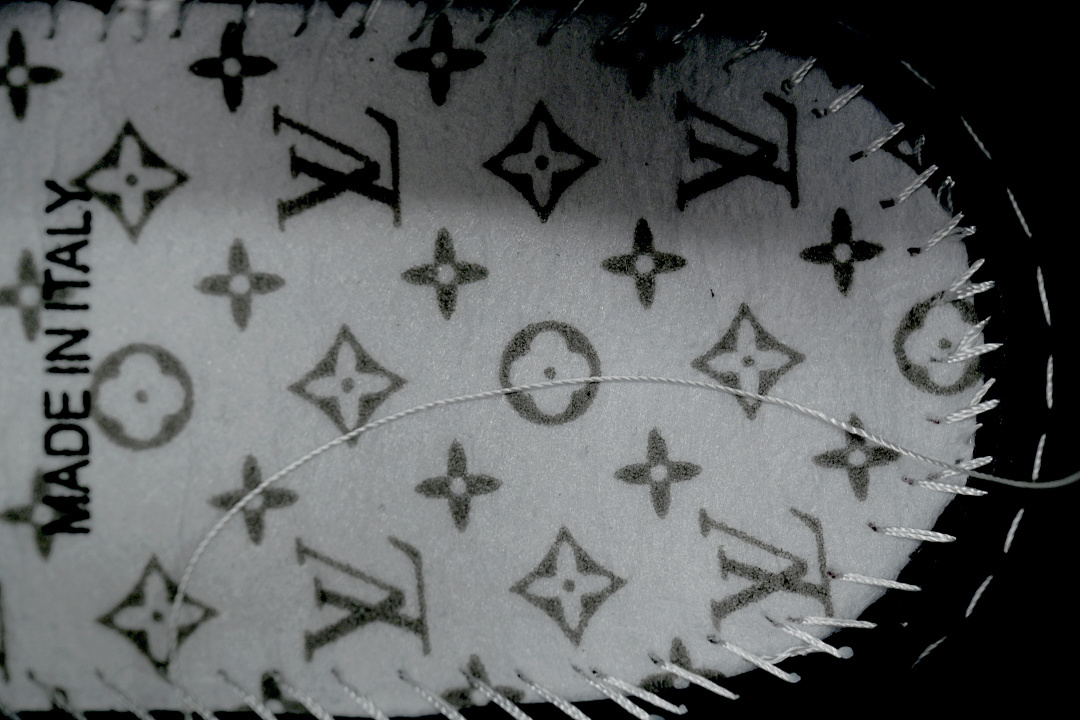 FC God Batch LOUIS VUITTON Trainer New Black And White