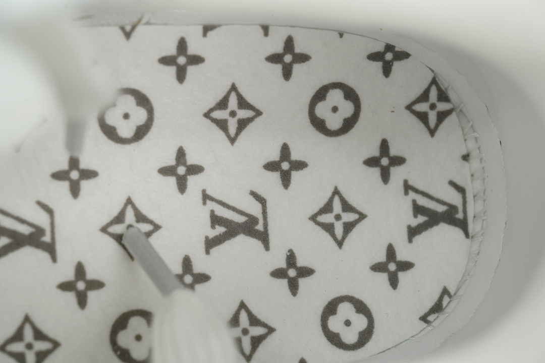 FC God Batch LOUIS VUITTON Trainer White Green