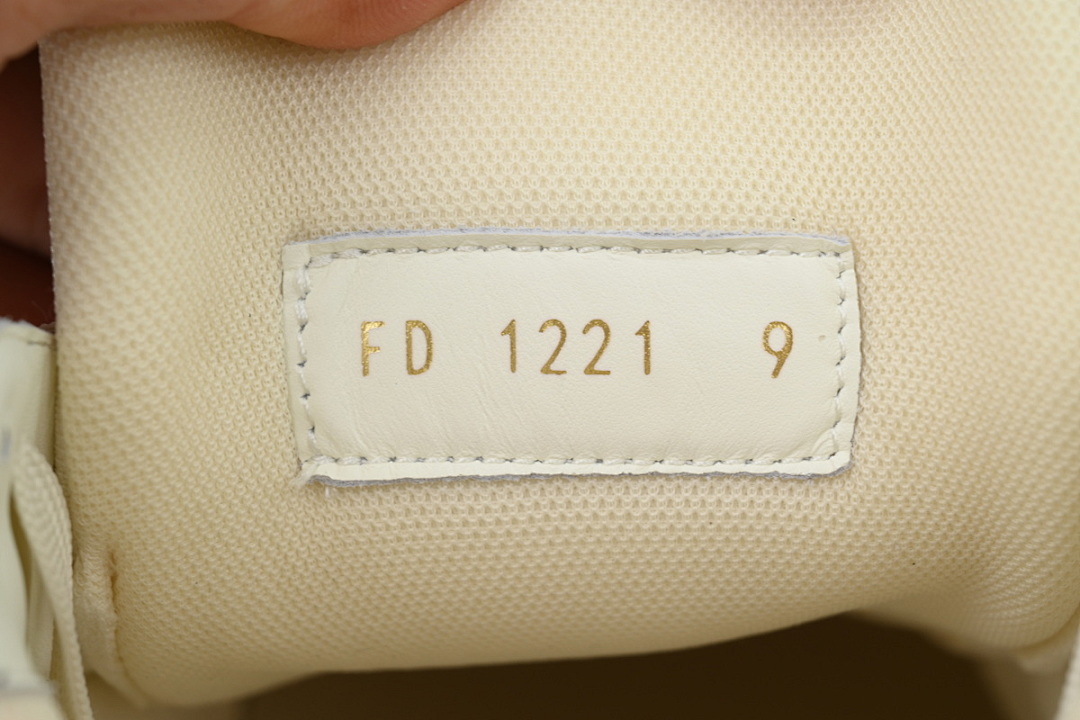 FC God Batch LOUIS VUITTON Trainer Orange  Color Block