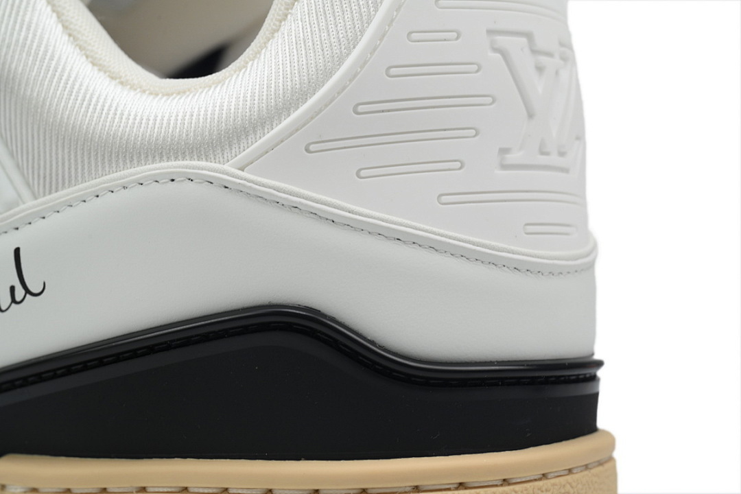 FC God Batch LOUIS VUITTON Trainer  White