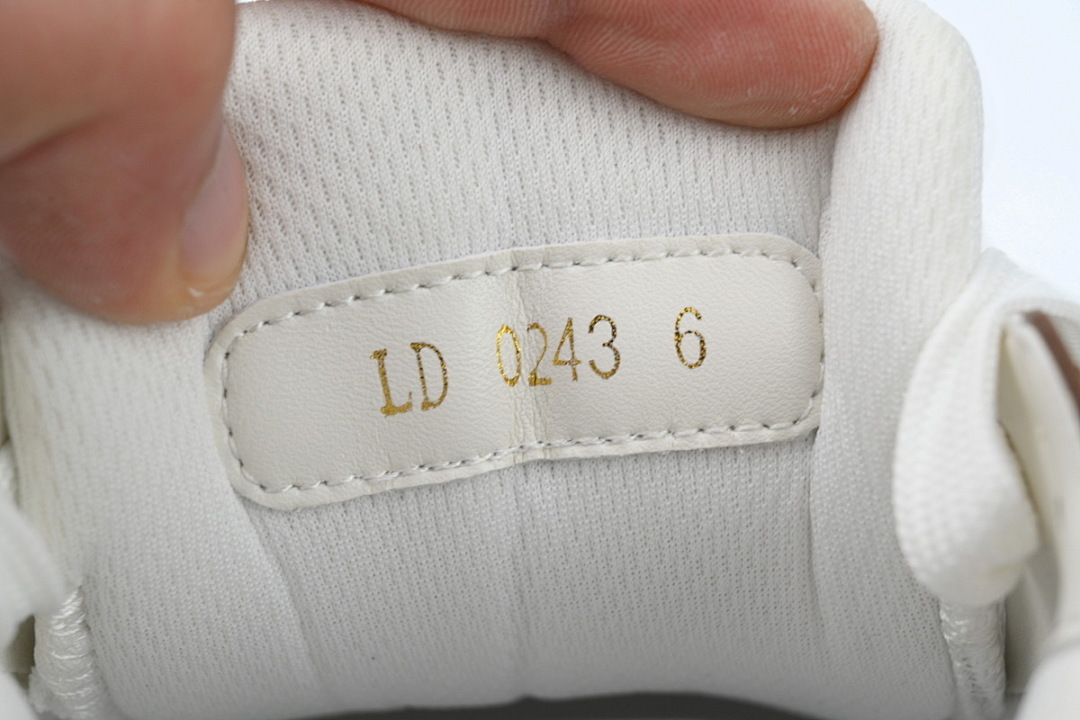 FC God Batch LOUIS VUITTON Trainer  Mocha