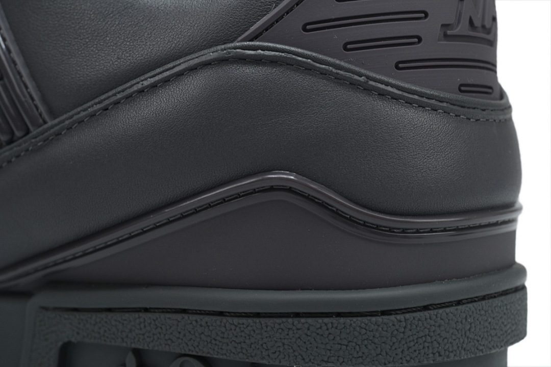 FC God Batch LOUIS VUITTON Trainer Black Mini Bread 