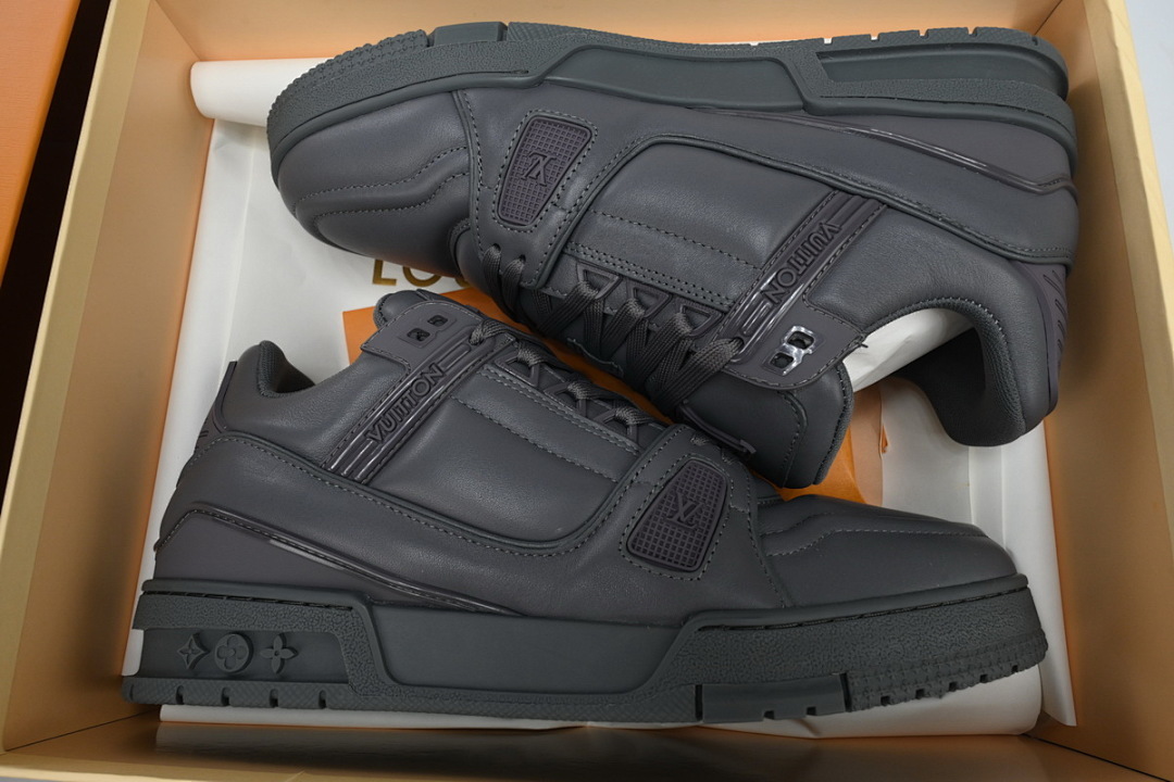 FC God Batch LOUIS VUITTON Trainer Black Mini Bread 